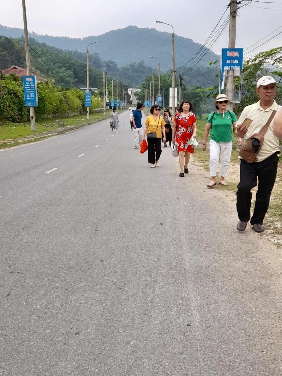 ホテル Khach San Vuon Quoc Gia Ba Be バックカン エクステリア 写真