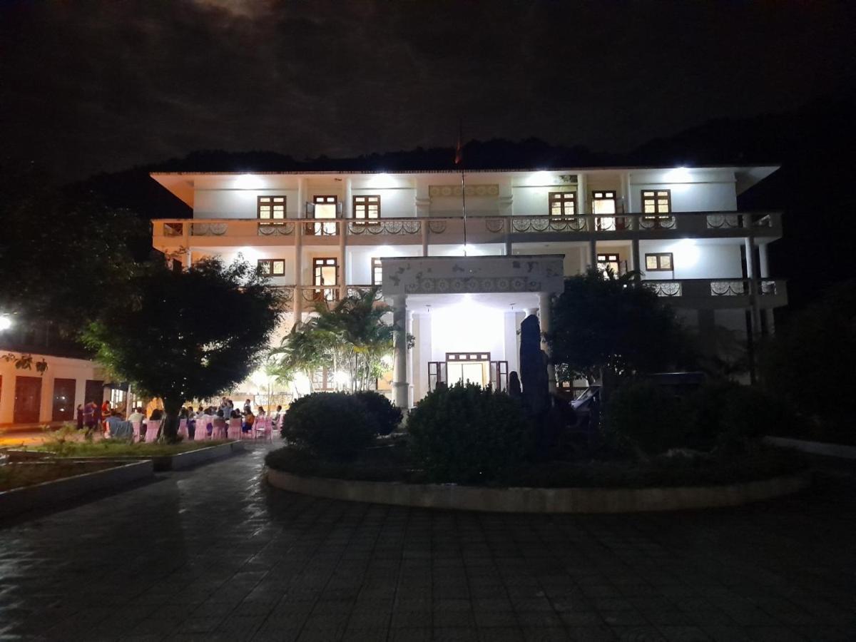 ホテル Khach San Vuon Quoc Gia Ba Be バックカン エクステリア 写真