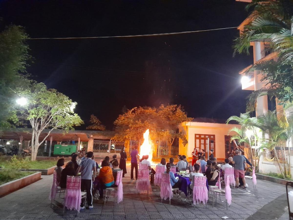 ホテル Khach San Vuon Quoc Gia Ba Be バックカン エクステリア 写真