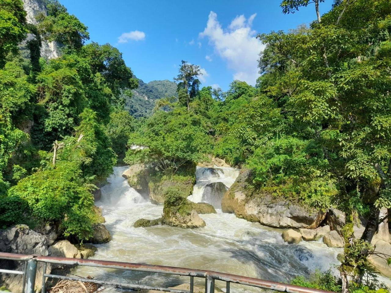 ホテル Khach San Vuon Quoc Gia Ba Be バックカン エクステリア 写真