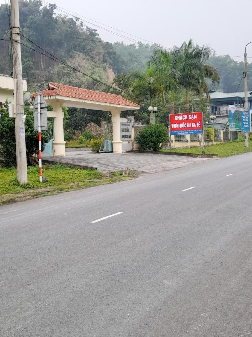 ホテル Khach San Vuon Quoc Gia Ba Be バックカン エクステリア 写真