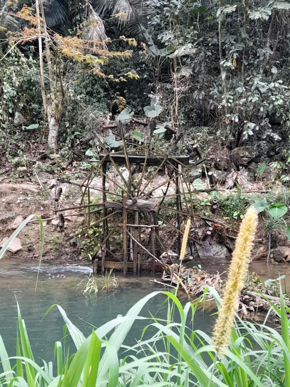 ホテル Khach San Vuon Quoc Gia Ba Be バックカン エクステリア 写真
