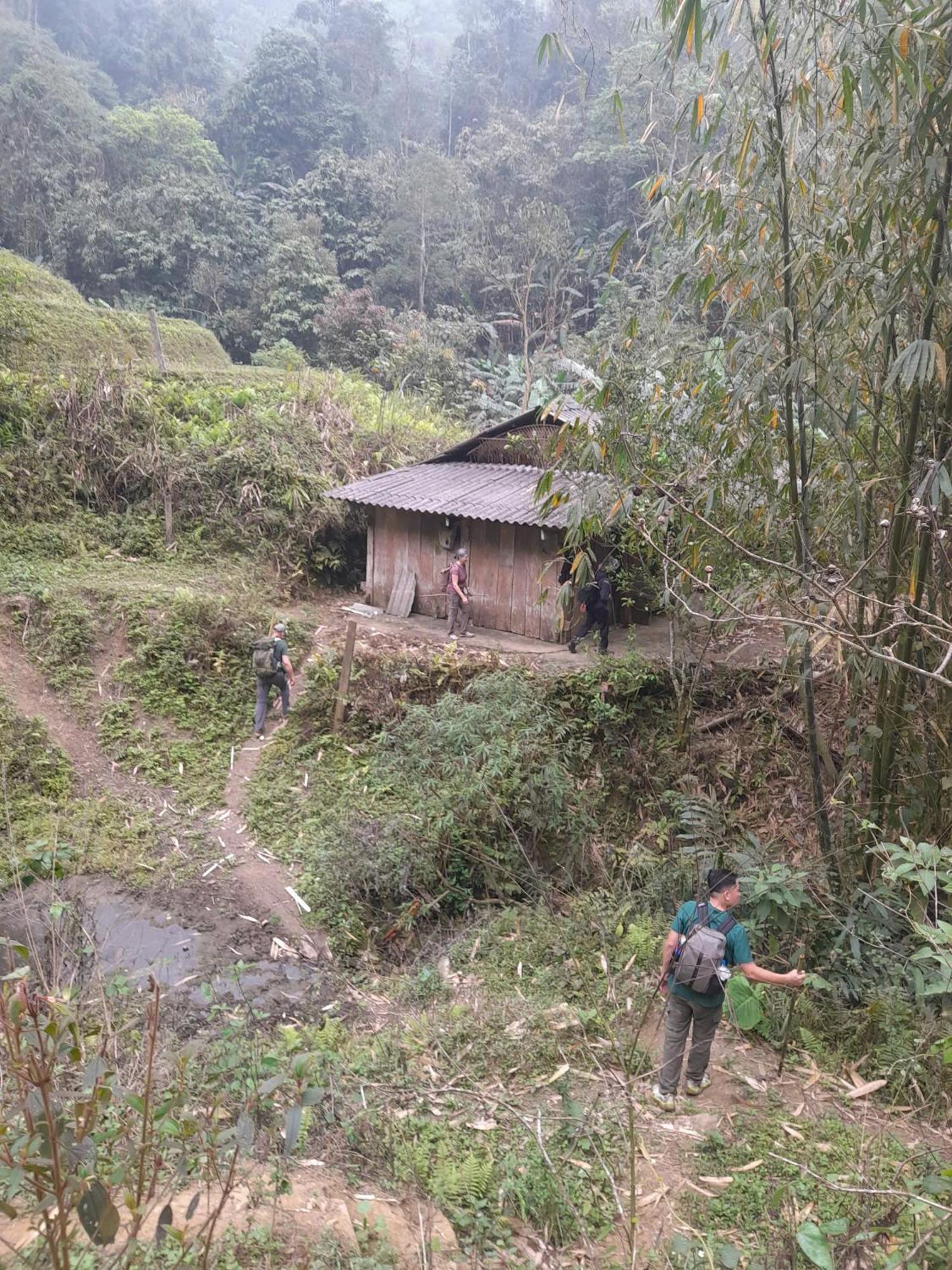 ホテル Khach San Vuon Quoc Gia Ba Be バックカン エクステリア 写真